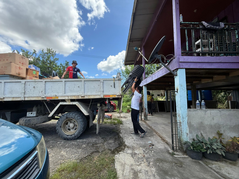 Clock ticking as Kg Jimpangah folks rush to vacate before Sunday deadline  