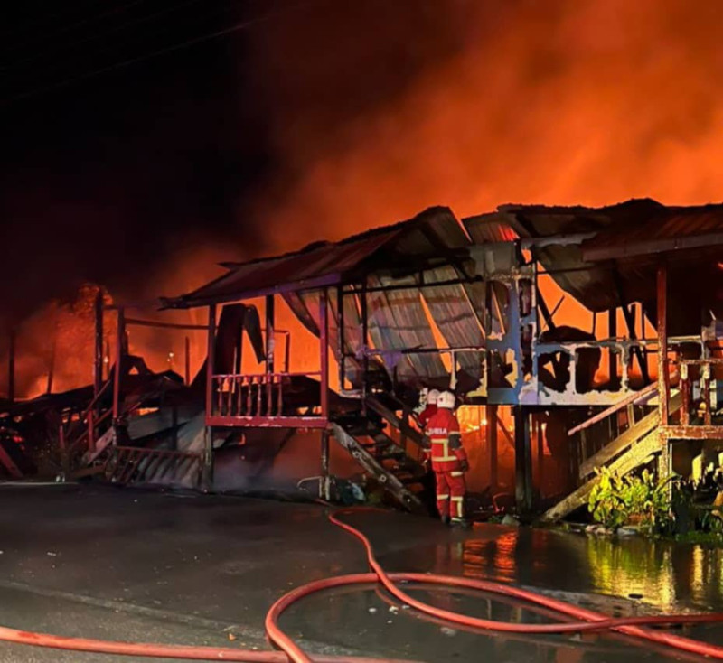 38 residents escape unhurt as fire razes longhouse