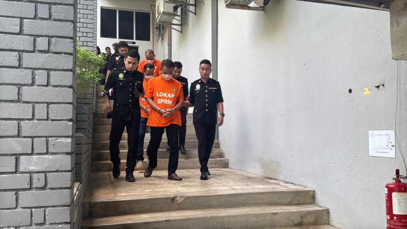 MACC remands three senior cops, pensioner for soliciting, accepting RM110k bribes