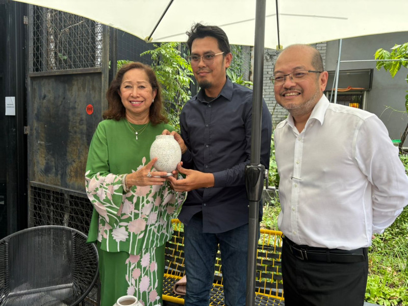 Na'imah opens art exhibition reflecting the spirit of Merdeka