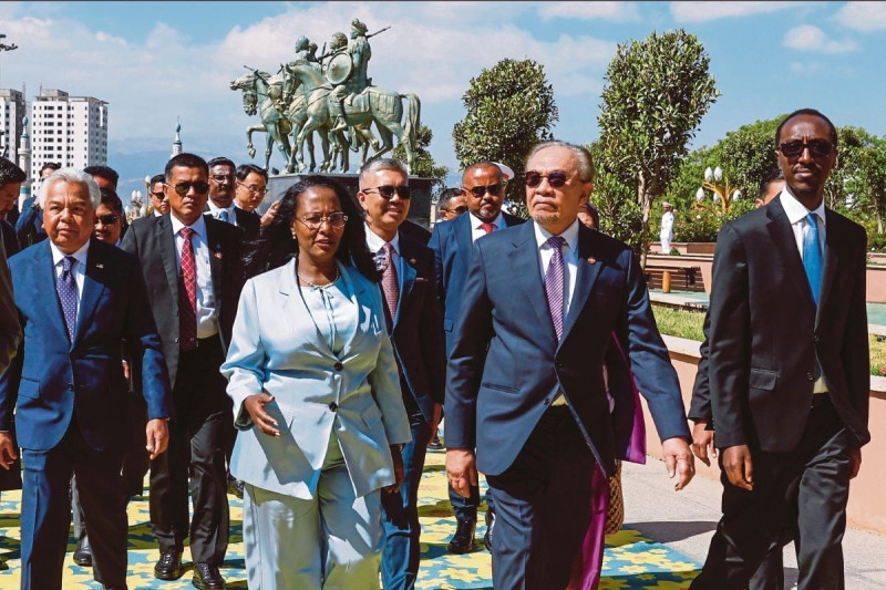 PM tours Ethiopia’s Adwa Victory Memorial, celebrates historic anti-colonial triumph