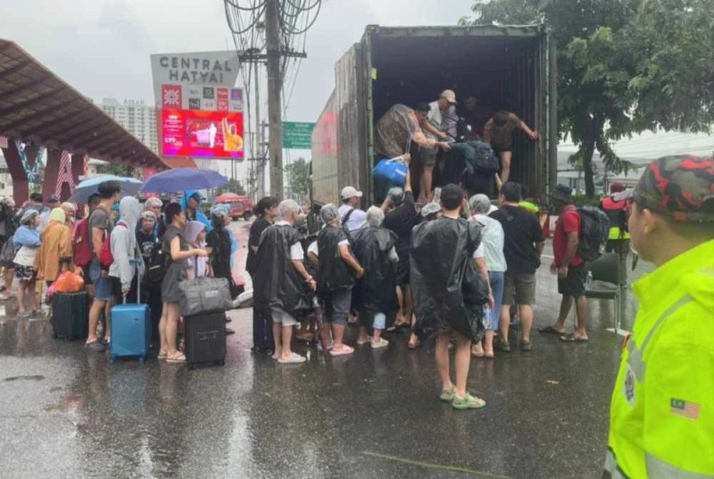 False alerts hinder Malaysian rescue teams in flood-hit Hatyai