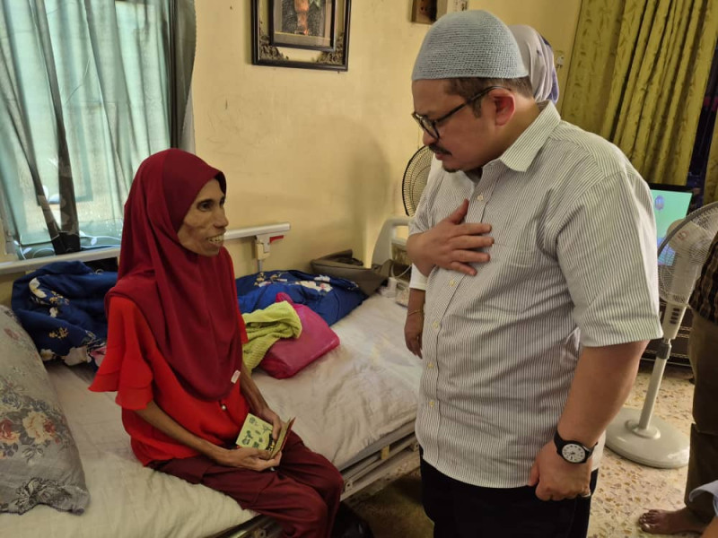In true Malaysian spirit; Doctor travels from PJ to Melaka to assist cancer patient