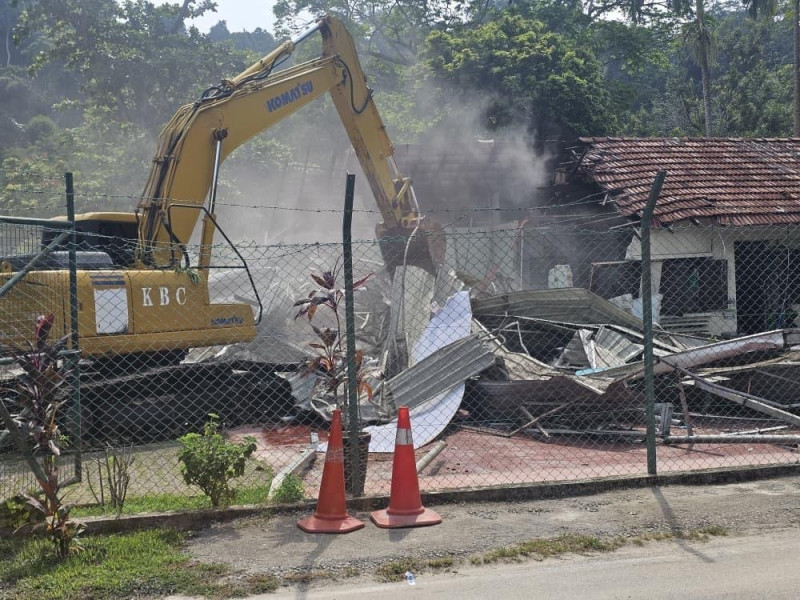 Penang: Waterfall Cafe demolished; Owner claims CM was misled