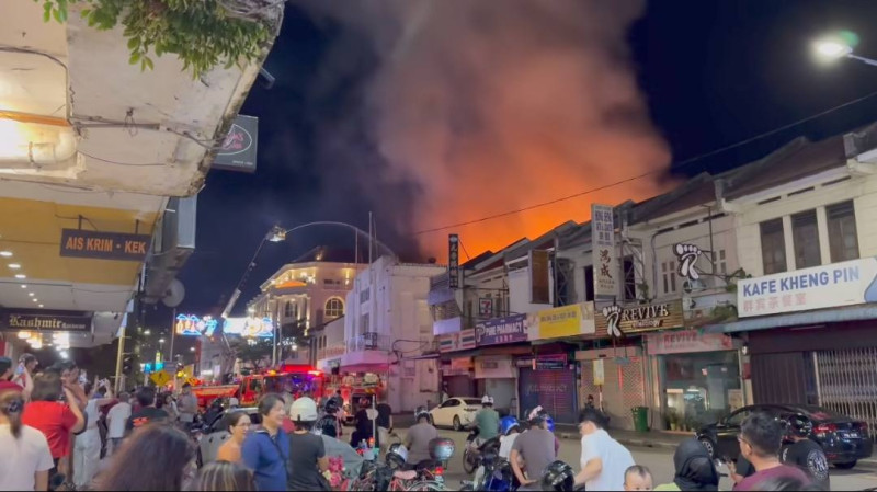 One killed as fire destroys former Odeon cinema in Penang