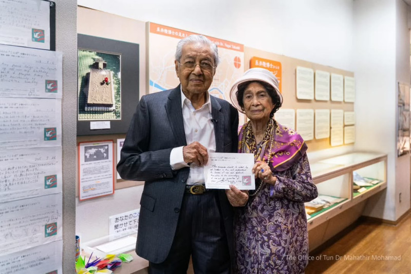 Dr Mahathir, Siti Hasmah mark 70 years of marriage