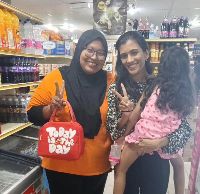Cashier pays RM18 shortfall for mother’s groceries, leaving her touched by kindness
