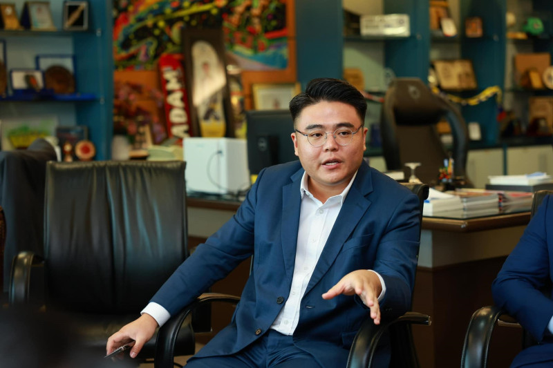 DAPSY Chief questioned over clown caricature of Razman Zakaria, phone seized