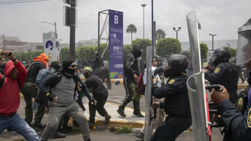 World Cup kick-off marred by clashes as Mexico opens campaign with victory over South Africa