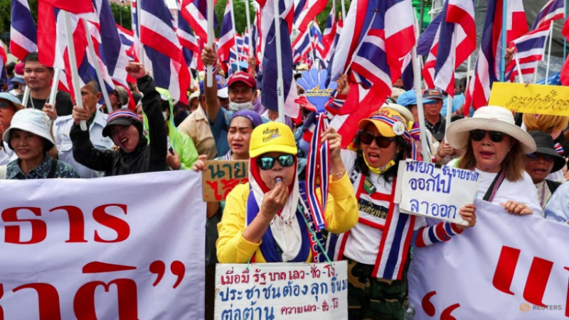 Anti-government protesters call for Thai PM Paetongtarn to resign