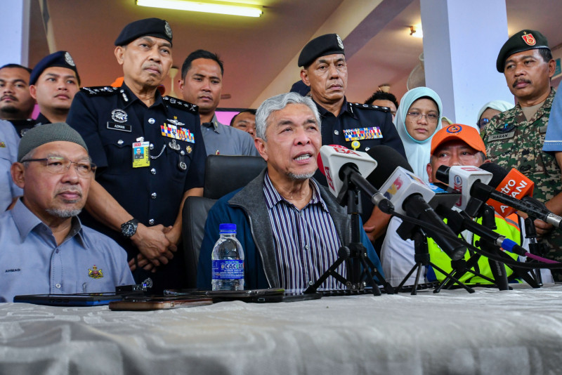 Previous govt’s aid, incentives for flood victims will continue: Zahid