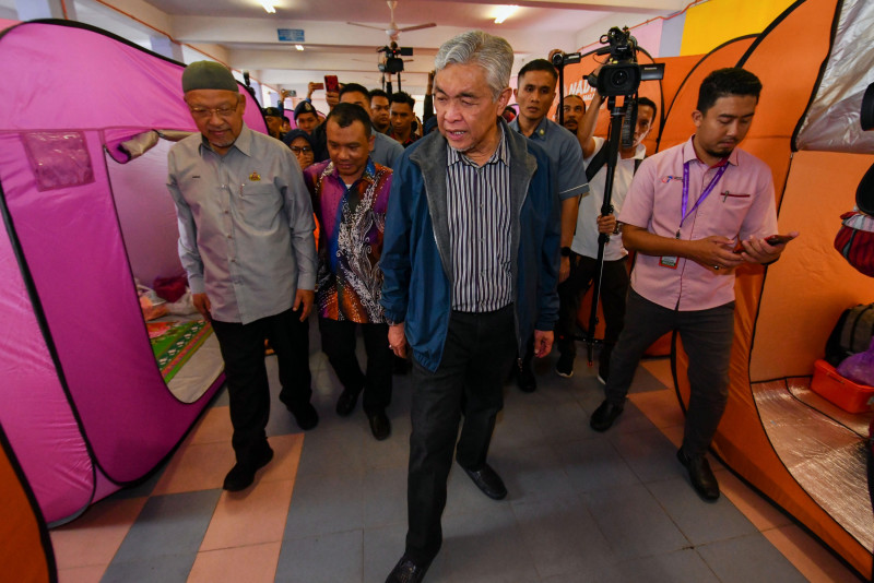 Govt pours RM12 mil to fix Pasir Mas stagnant floodwater issue