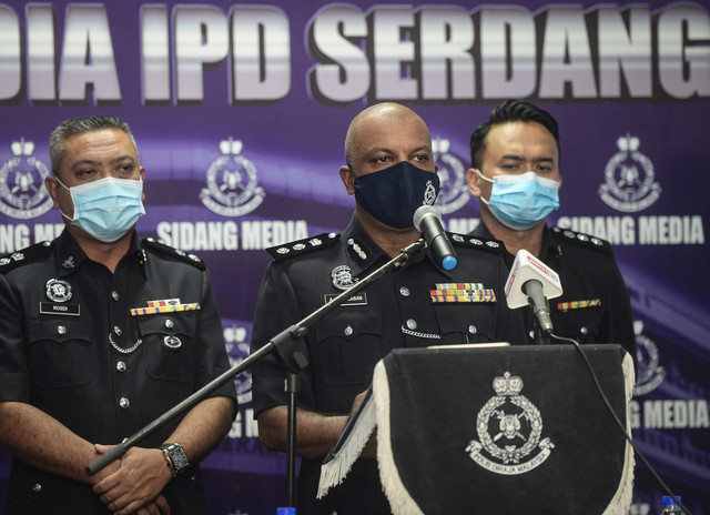 Cops seek eight suspects over jewellery robbery in Puchong