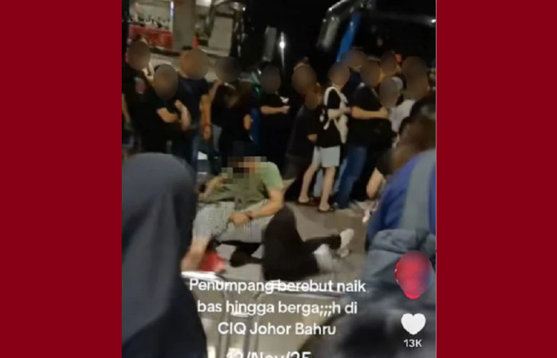 Fight breaks out between man and woman while boarding bus at Johor CIQ