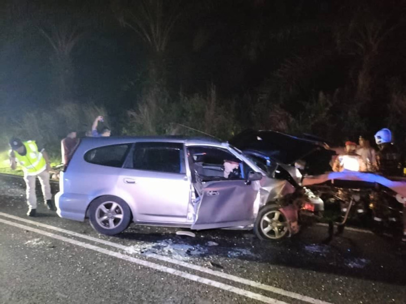 Trader killed and 14 injured in head-on collision in Kluang