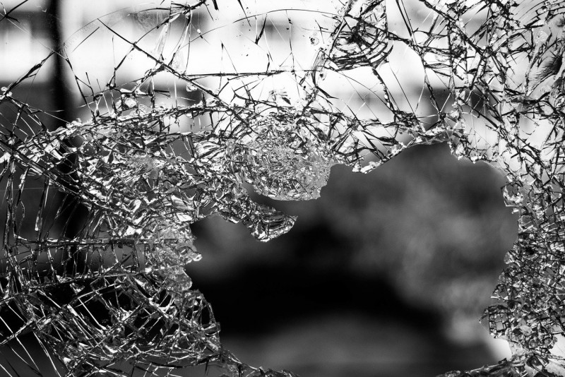 Loanshark rampage: five car windshields smashed over neighbour’s debt