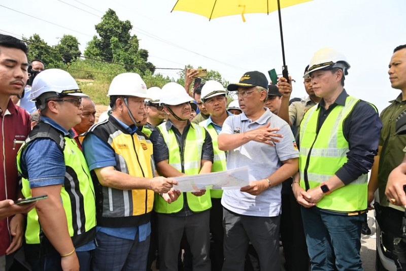 King, queen inspect Pan Borneo Highway progress in Sabah