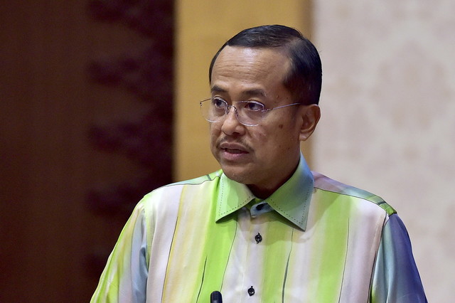 PAS fielding Dr Mahathir in Kemaman? Says who: Samsuri 