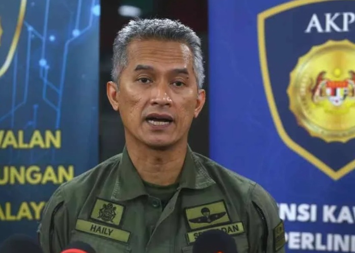 Shuhaily leaves next move to government over viral KLIA video 