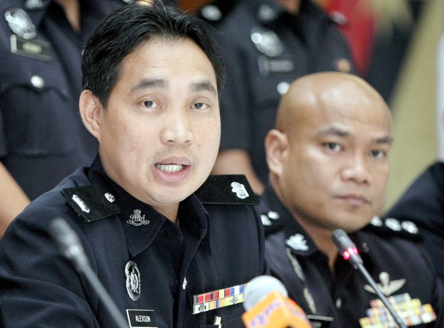 Cops arrest S’wak mother-son duo for suspected drug trafficking