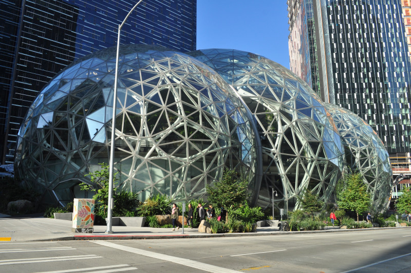 Amazon unveils payment by hand-waving