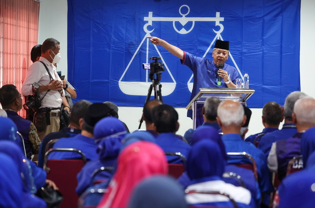 GE15: when Anwar speaks, even pigs can fly, Umno’s Annuar Musa says