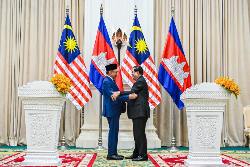 [UPDATED] Anwar thanks Hun Sen for helping M’sian job syndicate victims return