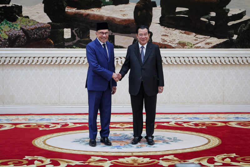 Anwar lauds Hun Sen’s respect for Muslim minority in Cambodia