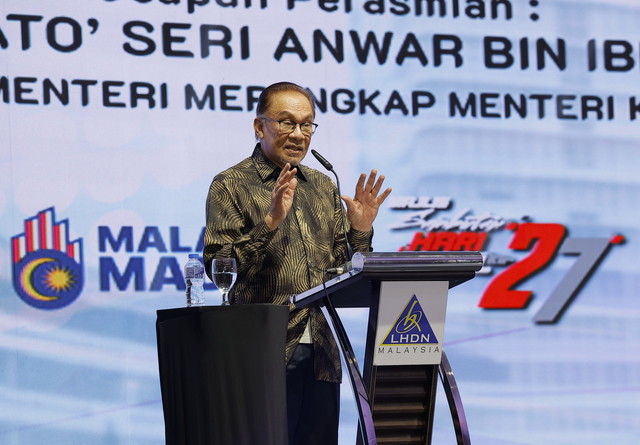 Probe into those involved in tax evasion, Anwar tells IRB