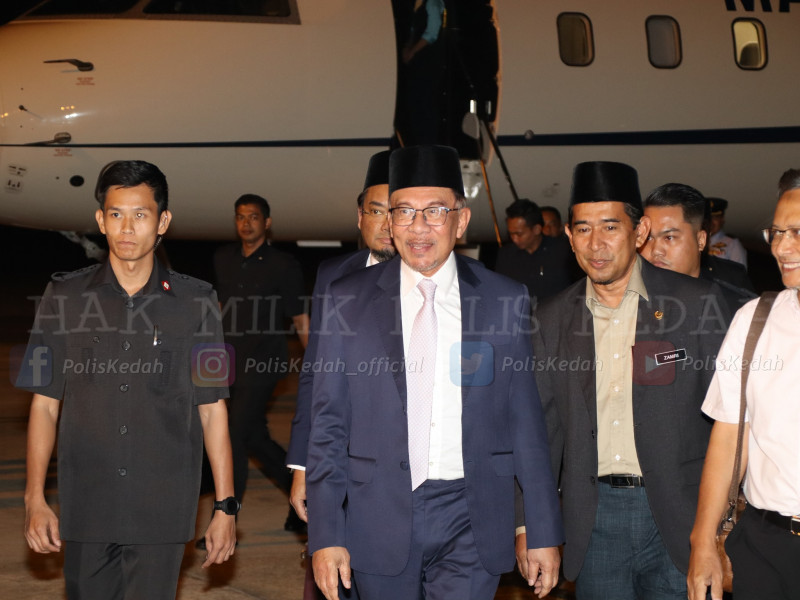 Anwar makes brief visit to Kedah for audience with ruler