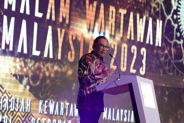 Beyond reporting, ignite ideas for nation-building, Anwar tells journalists