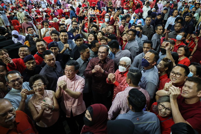 [UPDATED] Joyous homecoming: Anwar graces Penang’s Chinese New Year celebration
