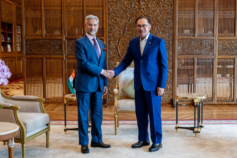 Anwar receives courtesy call from Indian External Affairs Minister
