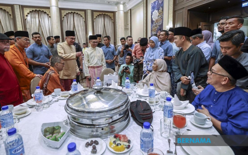 Media practitioners play key role in providing perspective, insights - PM Anwar