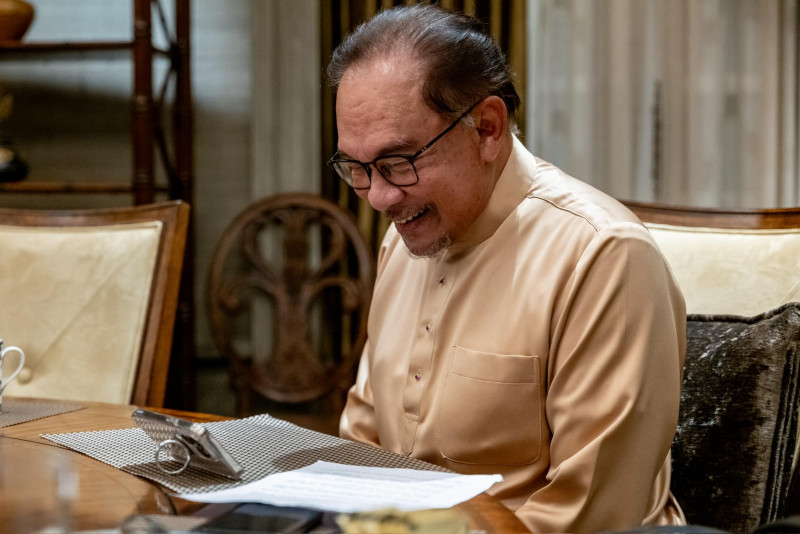 Anwar first leader to congratulate Prabowo