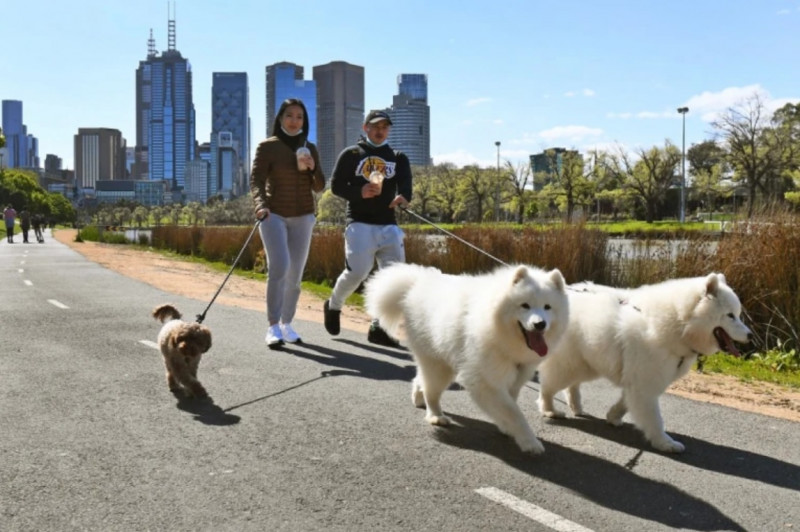Australia extends pandemic border closure by 3 months