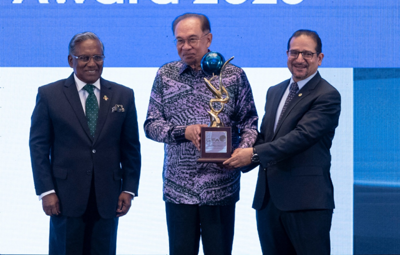Anwar wins prestigious Islamic finance award