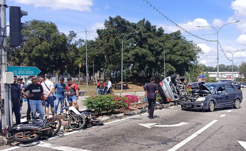 Driver detained after fatal collision with motorcyclist at Melaka traffic junction