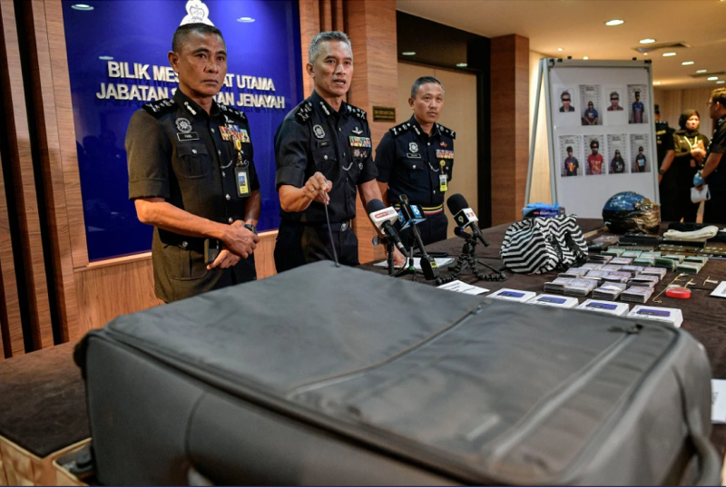 Kidnappers stuffed teenager into suitcase to move her to hideout