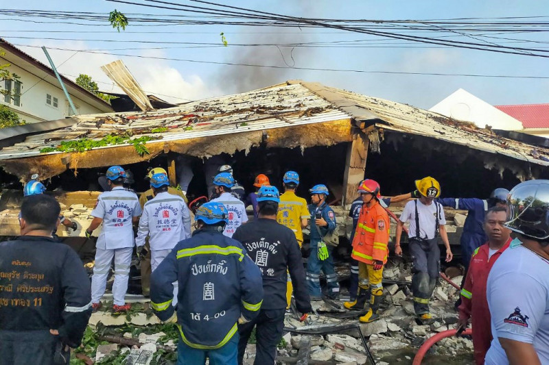 At least 4 killed in Bangkok residence collapse