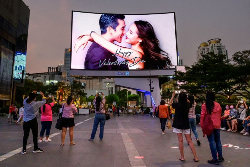 Mask up for Valentine’s Day sex, Thai couples urged