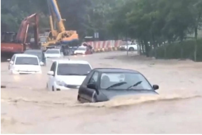 Kuala Lumpur also hit by floods, nearly 14,000 victims nationwide