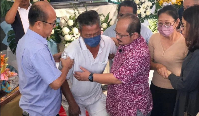 Batang Kali landslide: govt hands donations to two families