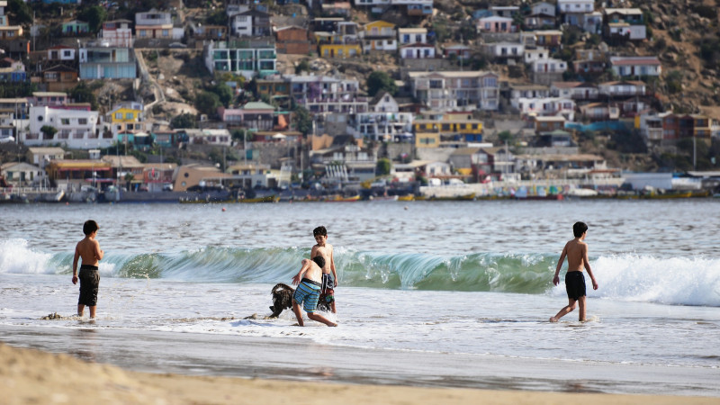 Chileans mistakenly sent tsunami warning after Antarctic quake
