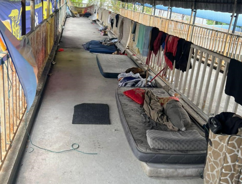 Subang Jaya council acts against foreigners who made pedestrian bridge their home