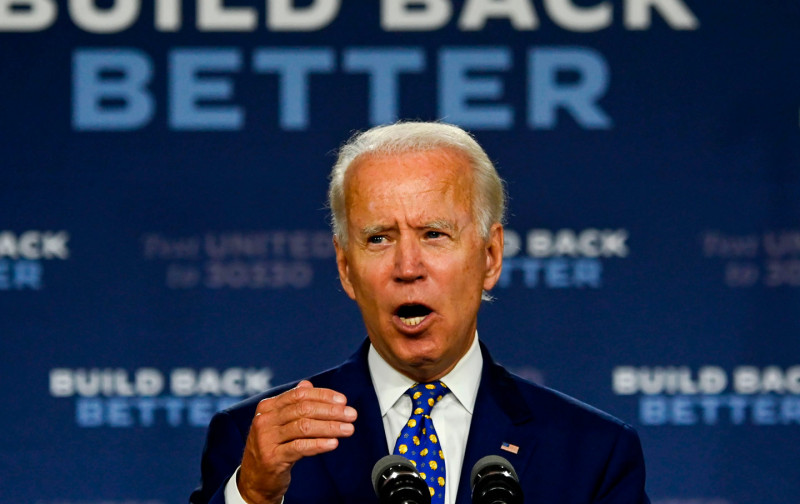 Biden accuses Trump of giving up in Covid fight
