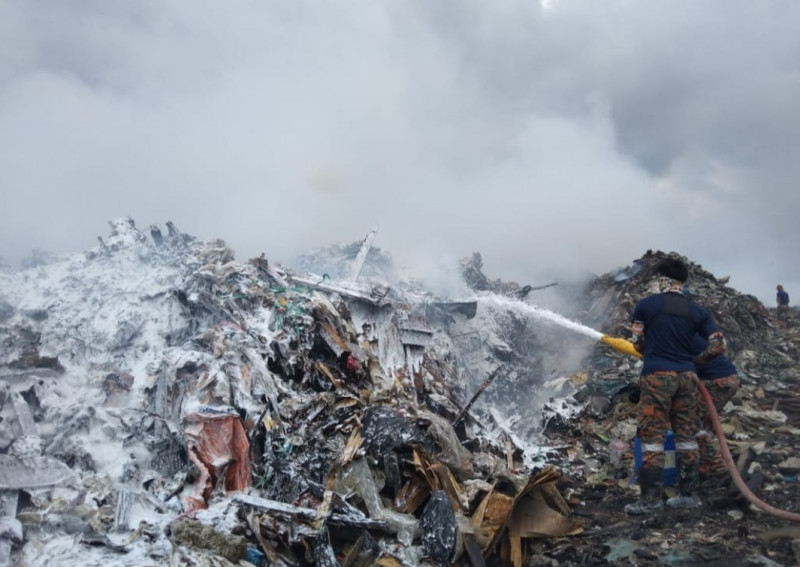 Only 20% of Bintulu wildfire quelled despite firefighters’ tenacity