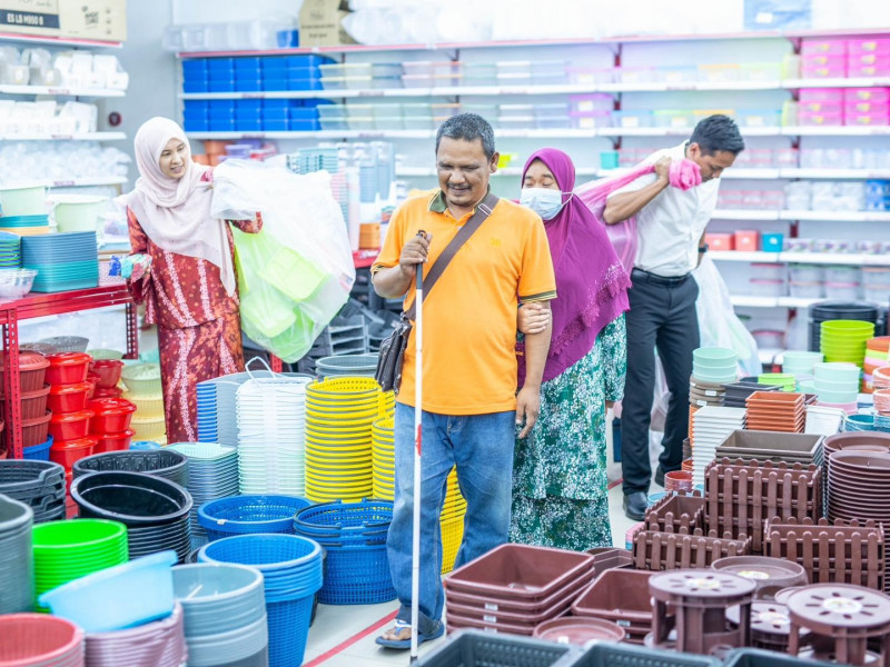Blind couple a motivation to all, says Nurul Izzah