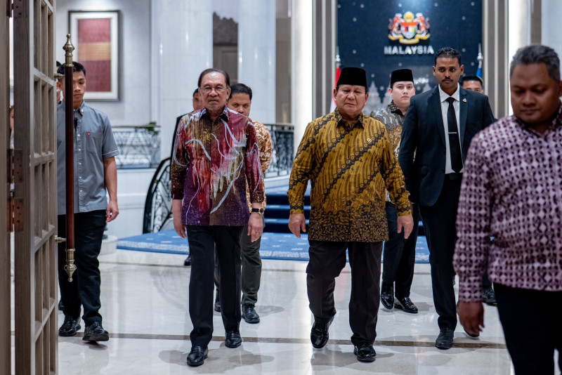 Anwar, Prabowo discuss regional issues during Aidilfitri visit