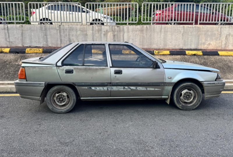 Father drives two kilometres before realising child fell out of car
